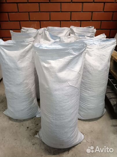 Песок в мешках