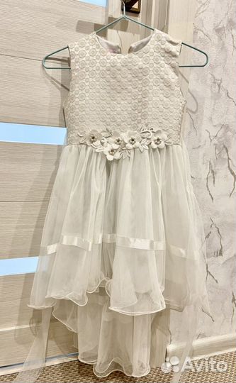 Платье нарядное на 6-7 лет