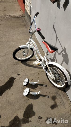 Детский велосипед с боковыми колесами