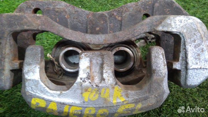 Суппорт тормозной передний правый Infiniti G35 V35