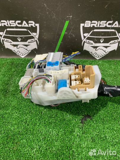 Блок предохранителей салонный Toyota Cresta GX100