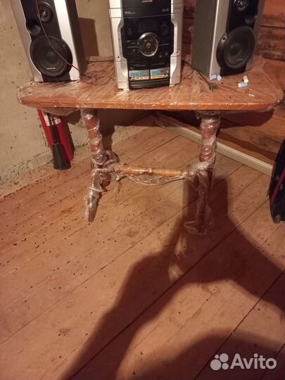 Кухонный уголок со столом