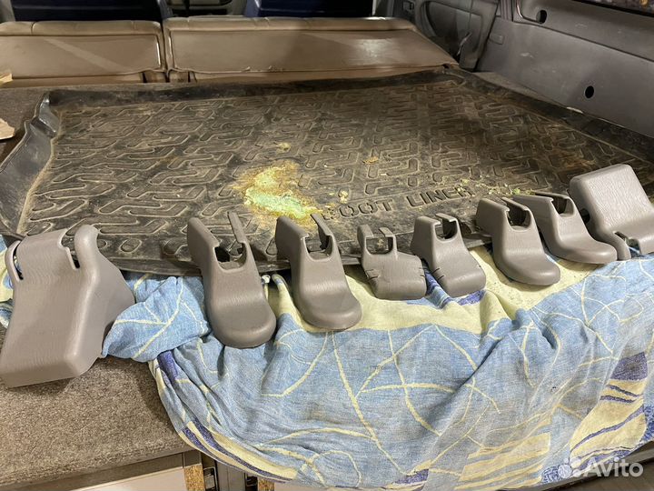 Консоль между перед. сиденьями