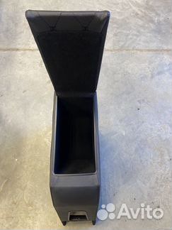 Подлокотник на LADA X Ray черный