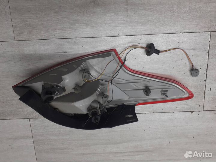 Фонарь задний правый наружный Ford Focus 3 седан