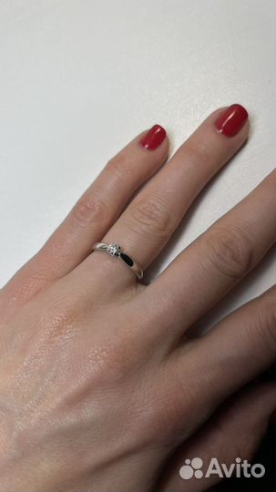 Кольцо с бриллиантом Tiffany оригинальное