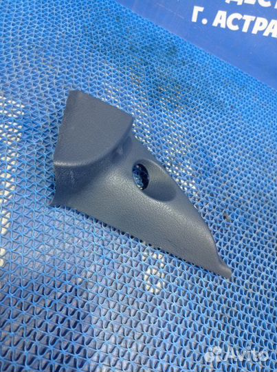 Внутренняя правая заглушка зеркала Renault Megane