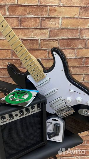 Комплект для начинающего гитариста электрогитара