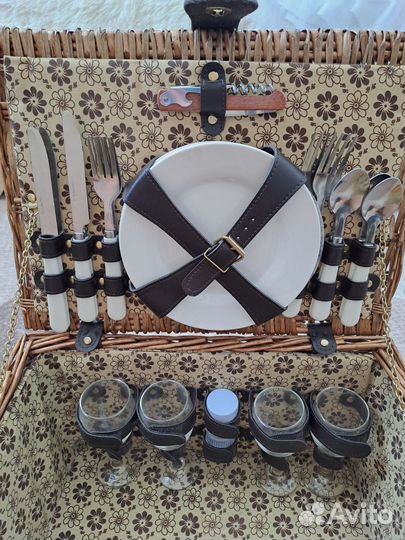 Набор для пикника в чемодане