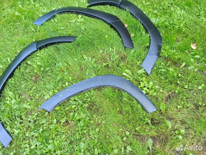 Накладки на крылья Рено Дастер 2016 год