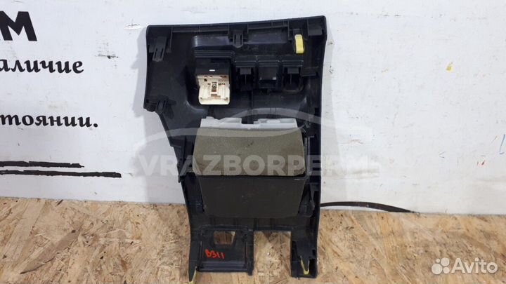 Накладка (кузов внутри) Toyota Corolla