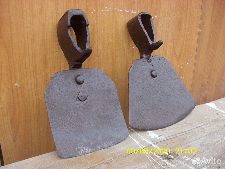 Старинная кованная мотыга