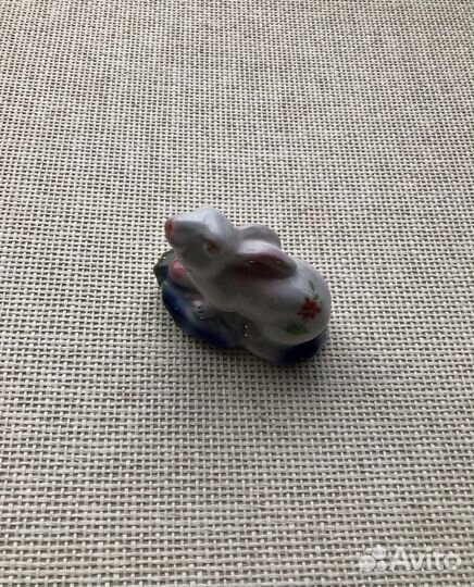 Фигурка зайца