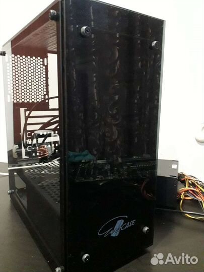 Корпус с закаленным стеклом