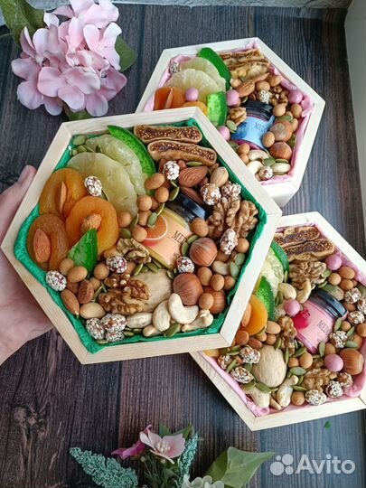 Подарочные наборы из орехов и сухофруктов