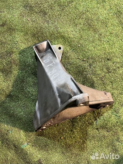 Кронштейн опора двигателя VW Passat B5 ADR 1.8