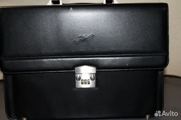 Портфель с кодовым замком