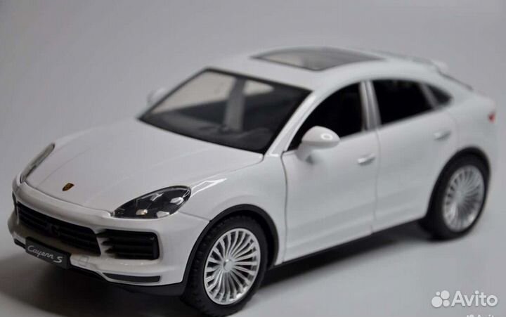 Модель автомобиля Porsche Cayen S металл