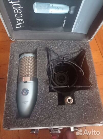Студийный микрофон