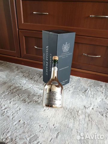 Пустая бутылка и коробка из под шампанского 2007