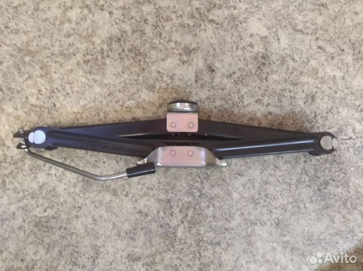 Домкрат механический винтовой