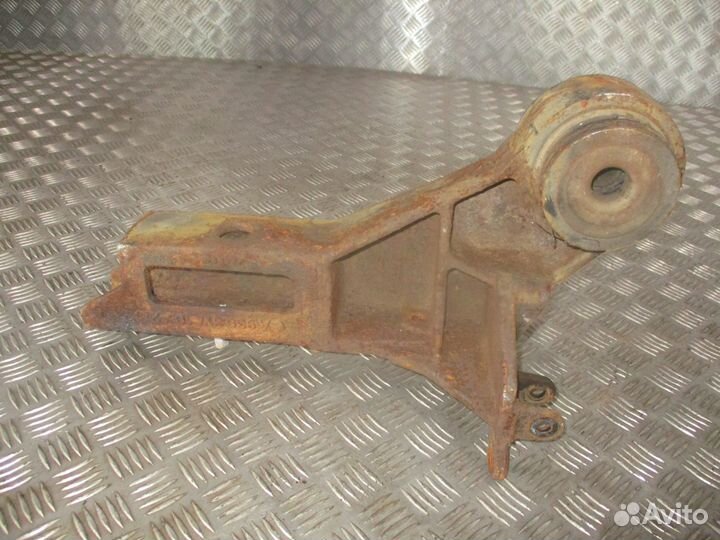 Кронштейн кабины передний левый Mercedes-Benz А930