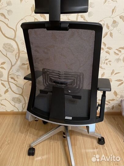 Офисное кресло