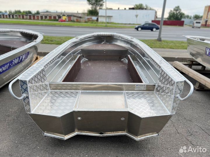 Моторная лодка Wyatboat-390Р Увеличенный борт