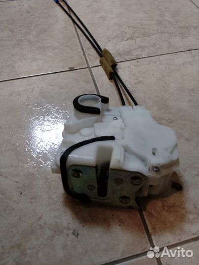 Замок двери задний левый Mitsubishi ASX