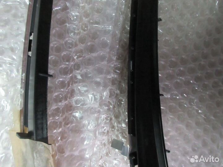 Держатель молдинга лобового стекла Ford Focus 3