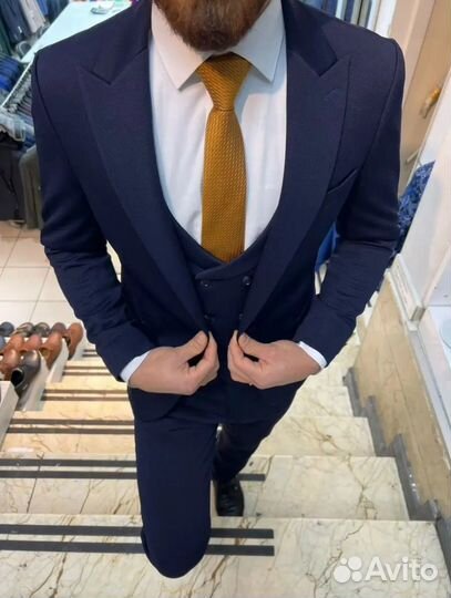 Костюм мужской тройка 52
