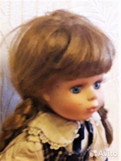 Кукла фарфоровая