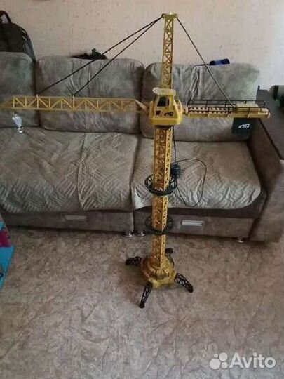 Подъемный кран игрушка