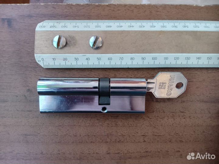 Личинка с ключами