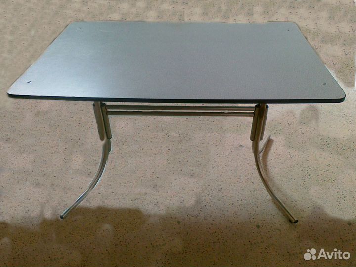 Стол обеденный