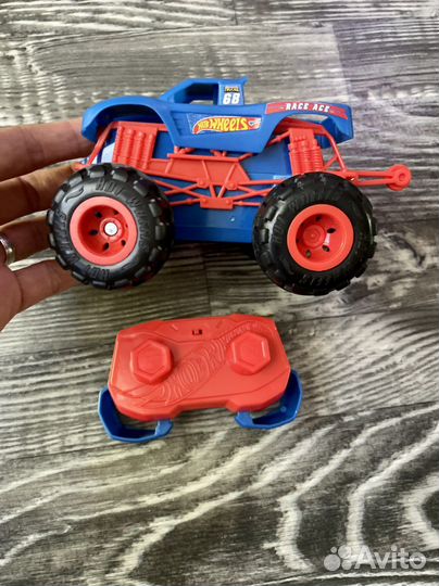 Машинка с пультом управления «Hot Wheels»