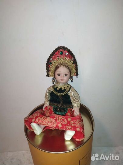 Кукла фарфоровая коллекционная