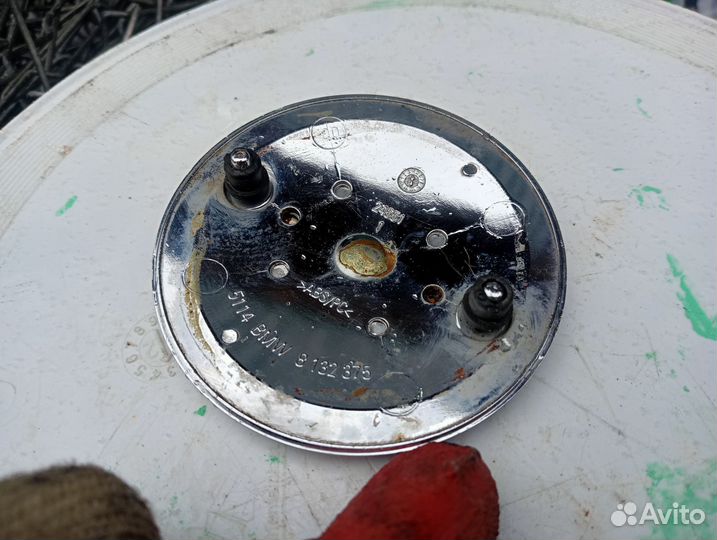 Значок (эмблема)капота BMW E32