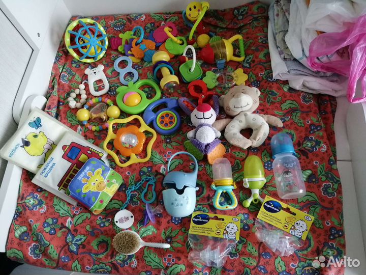 Погремушки,посуда, мелочи для малыша пакетом