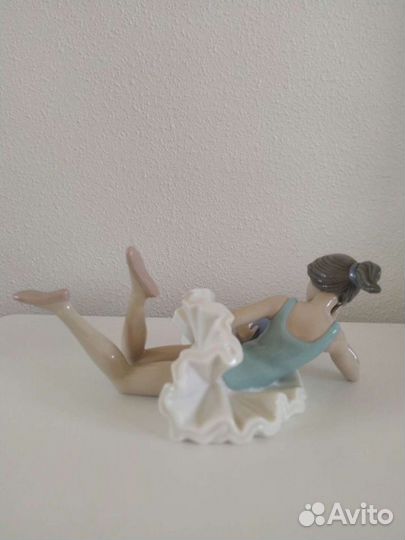 Статуэтка Балерина с мячом Nao by Lladro