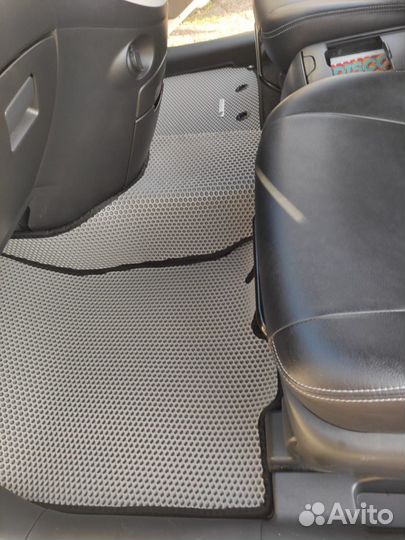 Автоковрики EVA на Toyota isis