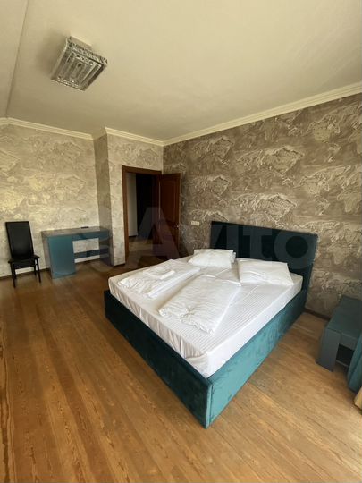 2-к. квартира, 100 м², 4/4 эт.