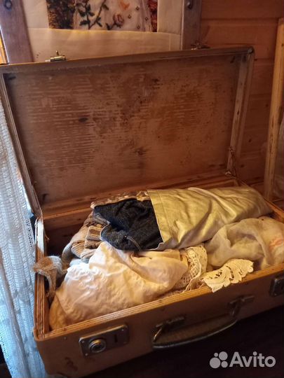Чемодан антикварный