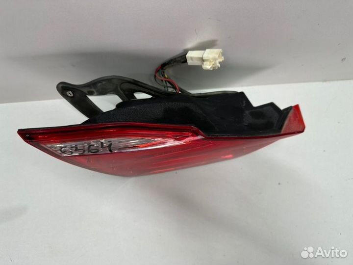 Фонарь внутренний задний левый Toyota Camry