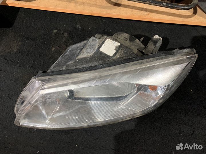 Передняя левая фара LADA Granta