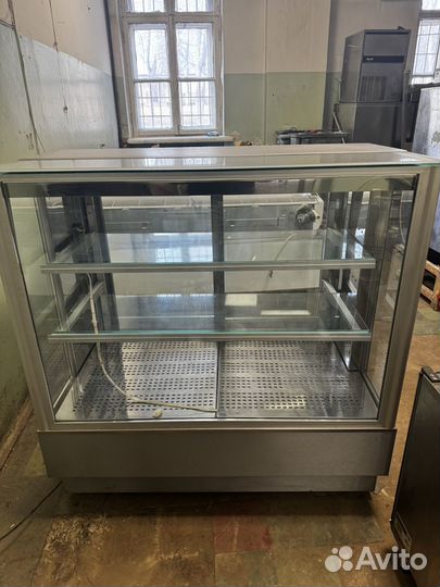 Кондитерская витрина