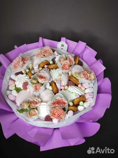 Букет из зефира и цветов - съедобный букет