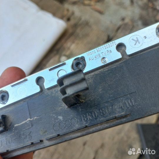 Накладка двери правая Audi Q5 8R