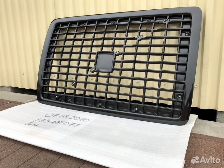 Решетка радиатора Volvo VNL 670-780 черная