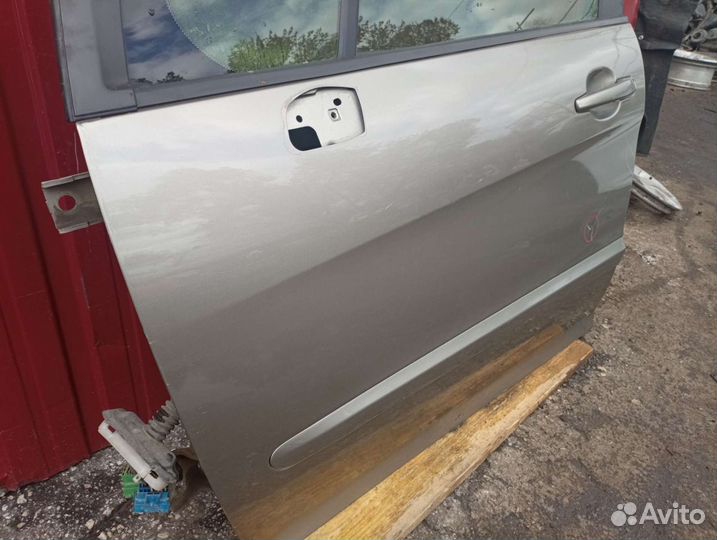 Водительская дверь серебристая Пежо 308 с дефектом